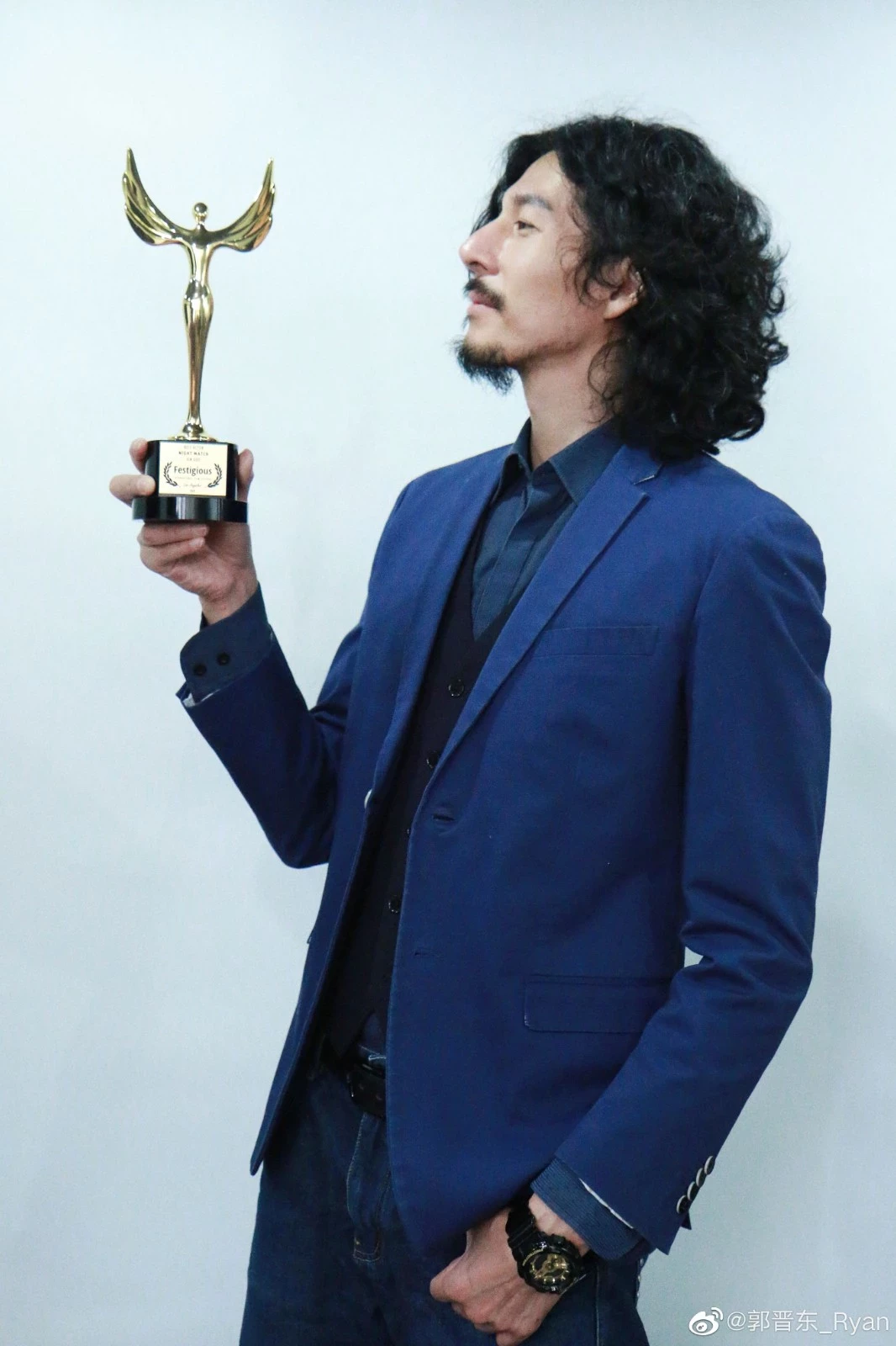 端盤子半年維生!41歲台灣男星「悄悄改名」重當新人 赴陸4年發展「熬出影帝」現況曝