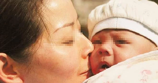 嫂子幫我帶女兒三年!我給她40萬感謝費 回家打開奶粉蓋子讓我淚崩
