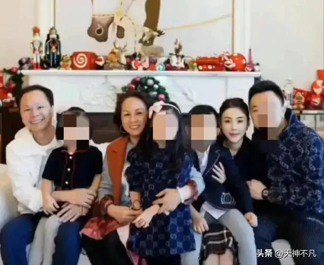 蔡天鳳媽媽和女婿合影太親密,兩人公開照片毫不避嫌引起大家誤會