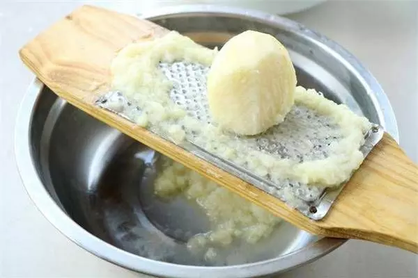 學會土豆的這個做法，其他做法都弱爆了，蒸10個一鍋，完全不夠吃！！！
