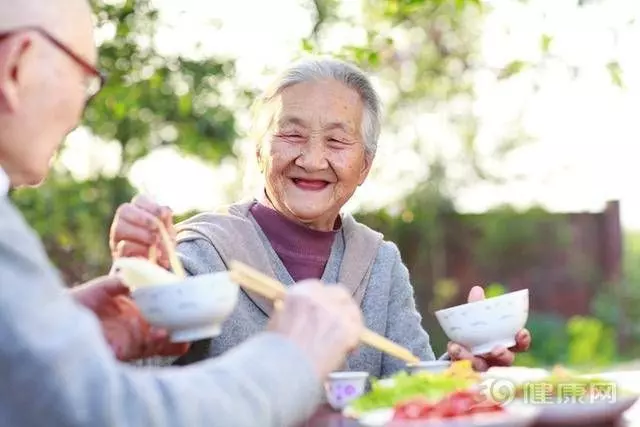 97歲婦科中醫坦白：2種食物我從來不吃更年期常喝三豆飲不做「黃臉婆」