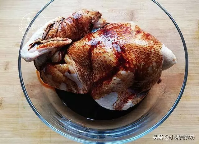 燒雞好吃有秘訣，關鍵在這2步，年夜飯端上桌，絕對有面子，倍香