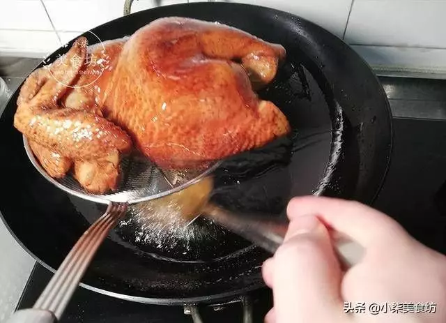 燒雞好吃有秘訣，關鍵在這2步，年夜飯端上桌，絕對有面子，倍香