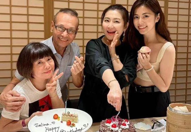 41歲selina任家萱曬慶生照!皮膚白皙粉透「臉上疤痕」基本消失,甜美燦笑仍似少女