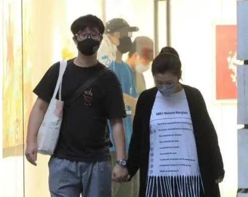 41歲selina任家萱曬慶生照!皮膚白皙粉透「臉上疤痕」基本消失,甜美燦笑仍似少女