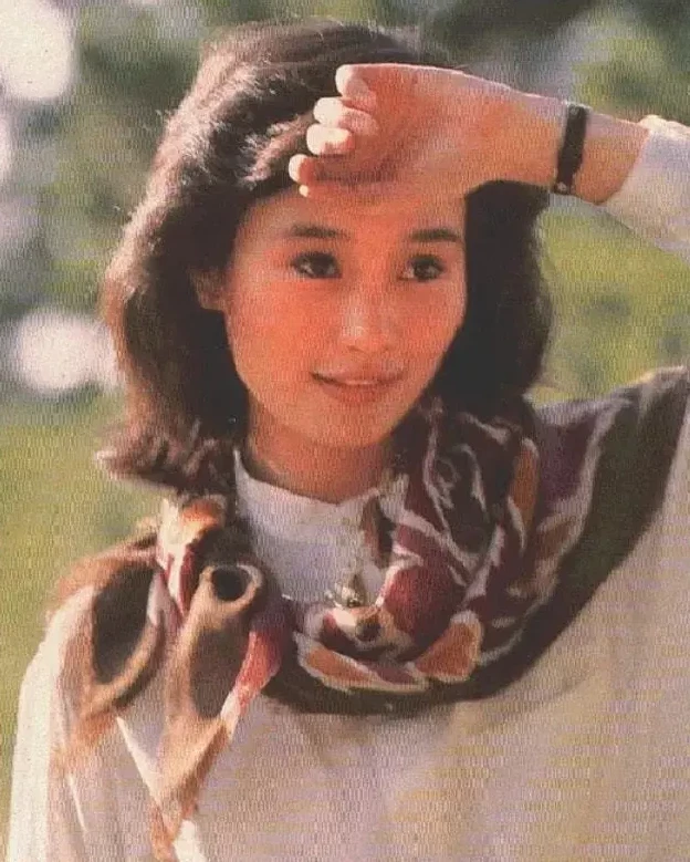 19歲憑一曲爆紅!「台灣第一代玉女偶像」巔峰時被傳當小三毀前途 「60歲在睡夢中離世」胡瓜灑淚送別