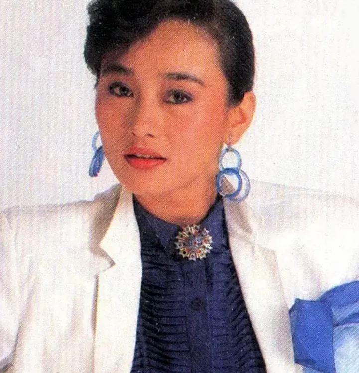 19歲憑一曲爆紅!「台灣第一代玉女偶像」巔峰時被傳當小三毀前途 「60歲在睡夢中離世」胡瓜灑淚送別