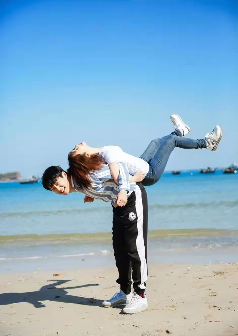 /www/bananadaily.net/web/images/image/2281/22818175.avif